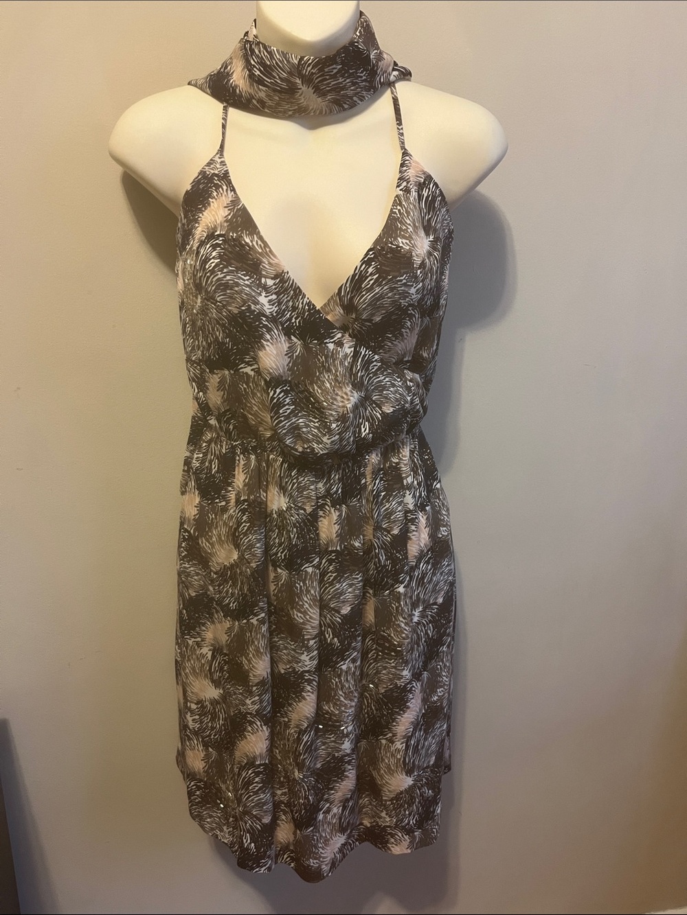 Halston Heritage Cream Tan Patterned minidress Beaded with matching scarf
